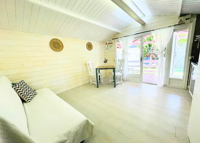 Annie Hall Holiday home Oliva